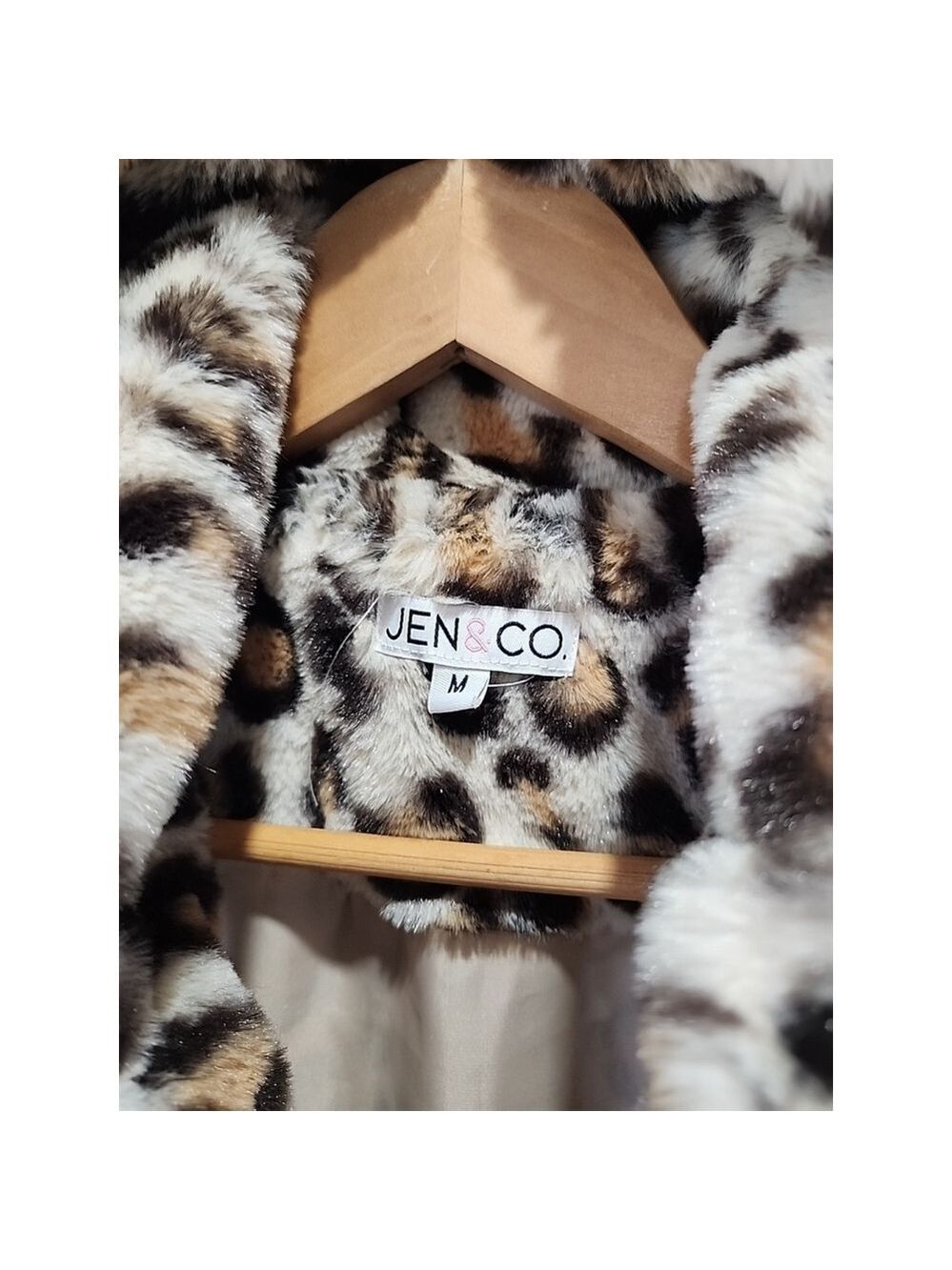 Jen and Co. Women's Leopard Animal Print Super Soft Faux Fur Hooded Vest - Picture 3 of 11